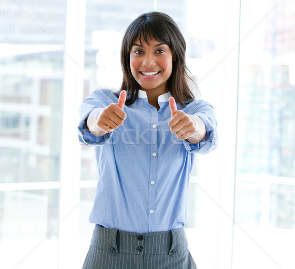 Bem sucedido feminino executivo em pé escritório Foto stock © wavebreak_media