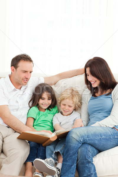 Heiter Familie schauen Fotoalbum zusammen Sofa Stock foto © wavebreak_media