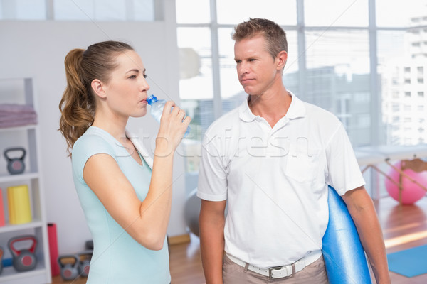 Mujer agua potable fitness estudio agua hombre Foto stock © wavebreak_media