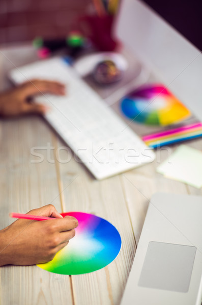 Foto stock: Gráfico · estilista · trabalhando · cor · traçar · local · de · trabalho