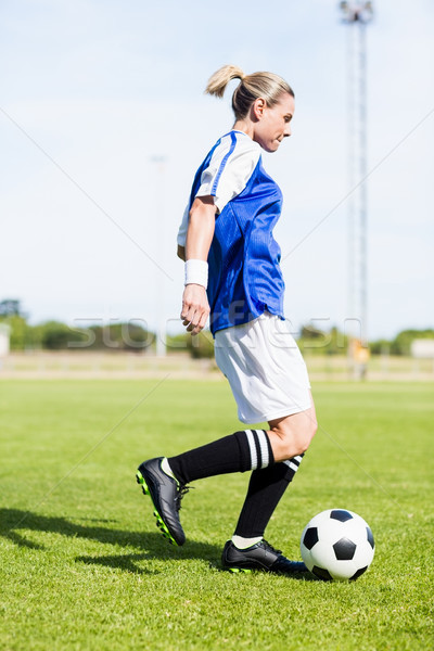 Női futballista gyakorol futball stadion nő Stock fotó © wavebreak_media