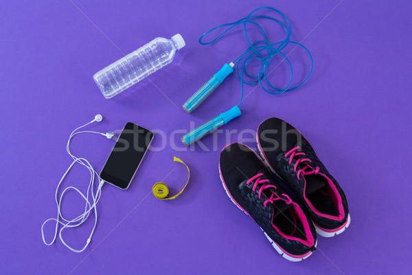 Fitnessz kellékek mérőszalag mobiltelefon fejhallgató lila Stock fotó © wavebreak_media