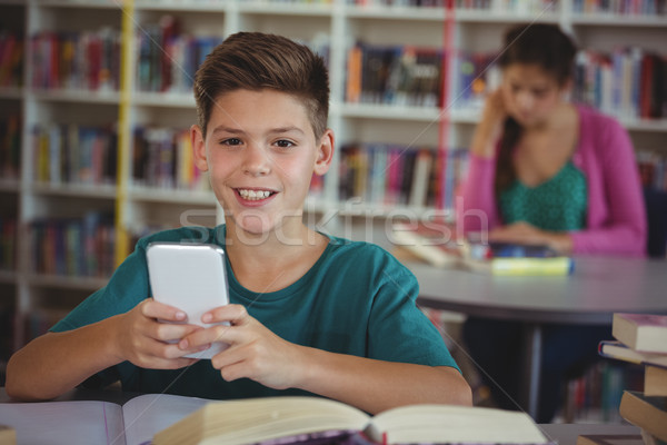 Stock foto: Lächelnd · Schüler · Handy · Bibliothek · Schule · Porträt