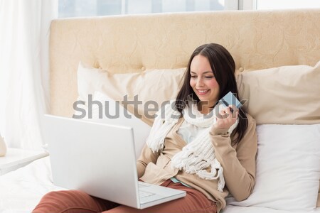 Belo feminino fones de ouvido relaxante laptop sofá Foto stock © wavebreak_media