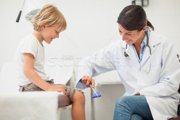 Lekarza testowanie dziecko nogi badanie pokój Zdjęcia stock © wavebreak_media