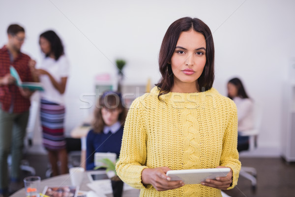 Stockfoto: Portret · zakenvrouw · permanente · kantoor · zakenman