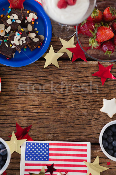 Sweet fruits table en bois [[stock_photo]] © wavebreak_media