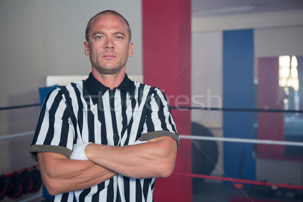 Foto d'archivio: Ritratto · maschio · arbitro · piedi · braccia · incrociate · boxing