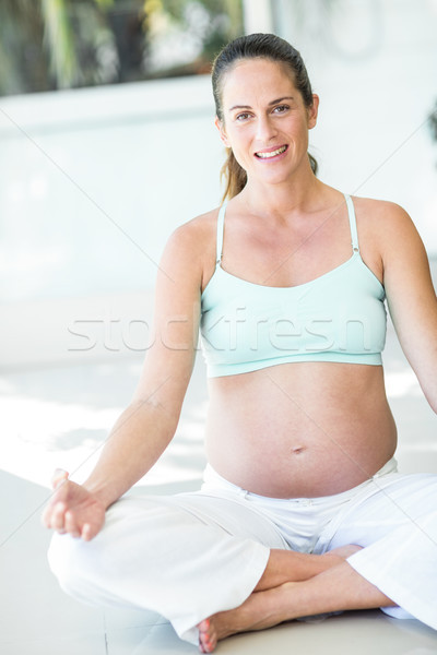 Portret gelukkig vrouw oefenen yoga zwangere vrouw Stockfoto © wavebreak_media