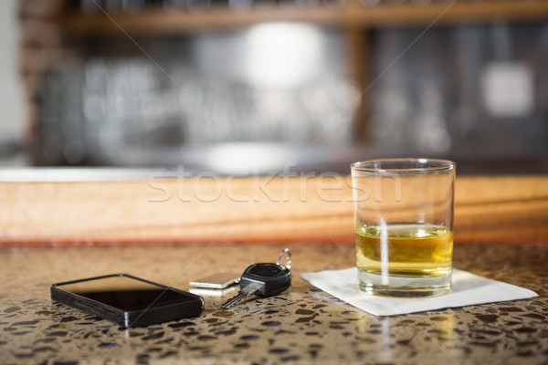 Ansicht Whiskey Smartphone Autoschlüssel bar Auto Stock foto © wavebreak_media