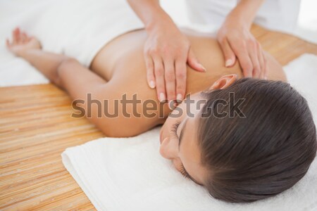 Masajista masaje mujer atrás spa hombre Foto stock © wavebreak_media