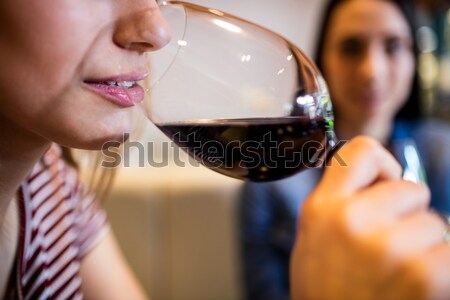 Imagem mulher potável vinho amigo bar Foto stock © wavebreak_media