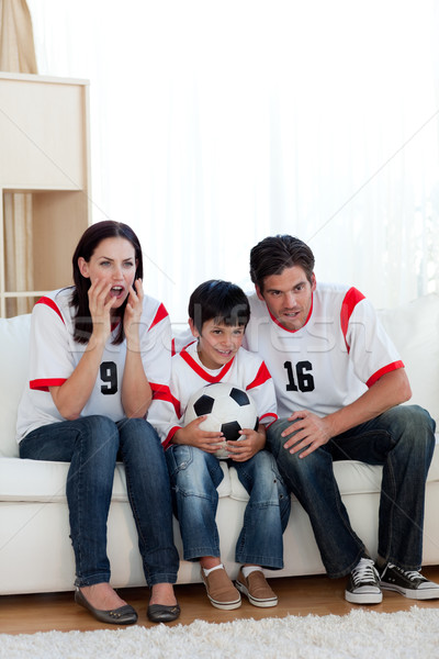 Geconcentreerde familie kijken voetbal wedstrijd televisie Stockfoto © wavebreak_media