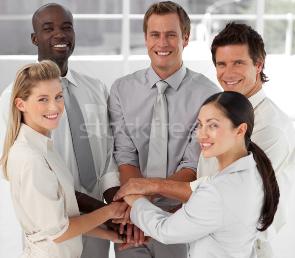 Primer plano sonriendo equipo de negocios manos junto oficina Foto stock © wavebreak_media