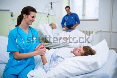 Artsen patiënt intensief zorg eenheid Stockfoto © wavebreak_media