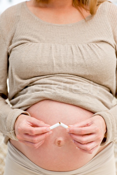 [[stock_photo]]: Bon · femme · enceinte · cigarette · permanent · salon · femme