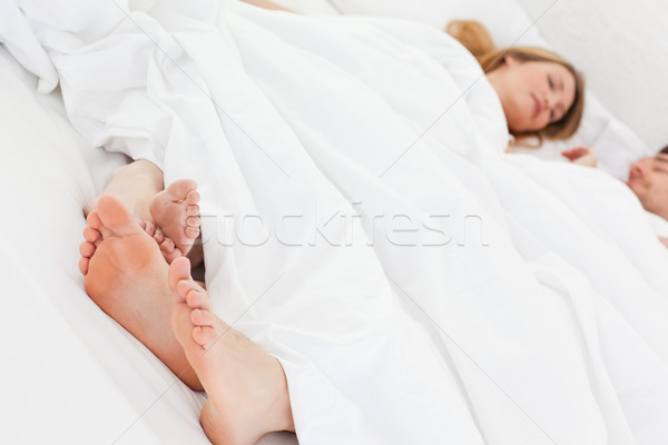 ストックフォト: 幸せ · カップル · 寝 · 一緒に · ベッド · 少女