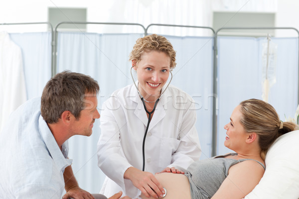 Femme enceinte mari écouter infirmière lit vie [[stock_photo]] © wavebreak_media