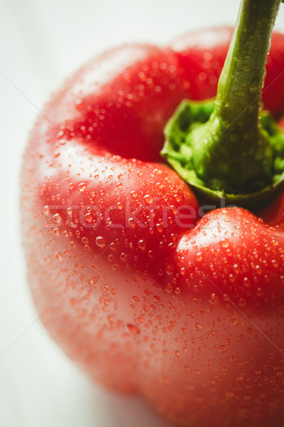 Foto stock: Rojo · pimienta · gotas · de · agua · blanco