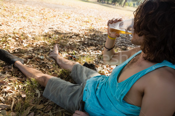 無意識 男子 飲用水 啤酒 公園 醉 商業照片 © wavebreak_media
