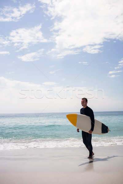 Feliz surfista tabla de surf playa Foto stock © wavebreak_media