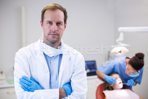 [[stock_photo]]: Dentiste · permanent · clinique · homme · enfant
