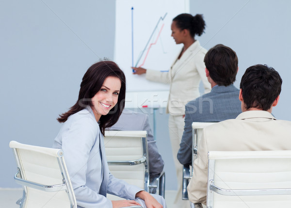 Stockfoto: Aantrekkelijk · zakenvrouw · glimlachend · camera · conferentie · collega's