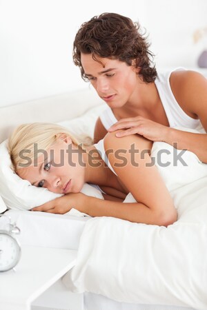 Amoroso casal relaxante cama menina Foto stock © wavebreak_media