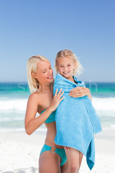 Foto stock: Madre · hija · toalla · agua · nina · mano