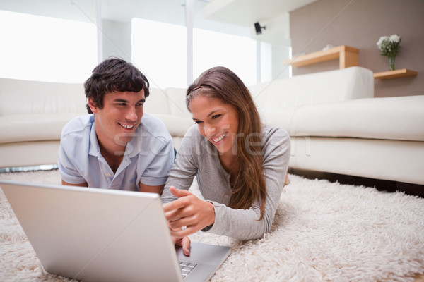 Stockfoto: Laptop · tapijt · computer · internet · gelukkig