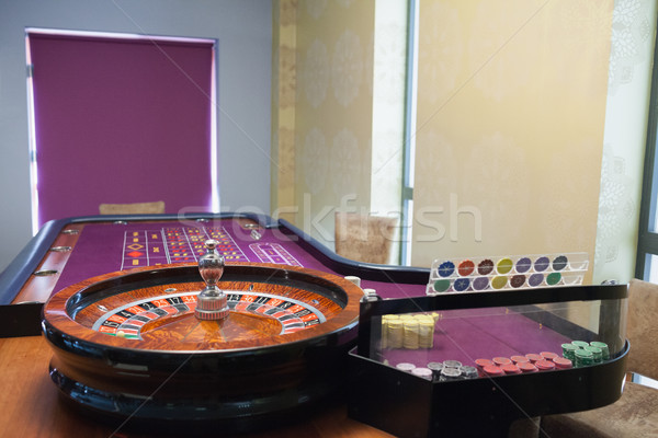 Ruleta tabel roată cazinou cameră bilă Imagine de stoc © wavebreak_media