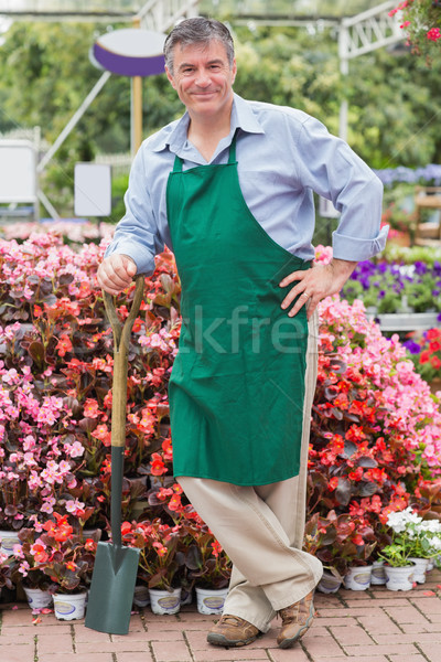 Mann Spaten lächelnd Garten Zentrum Stock foto © wavebreak_media