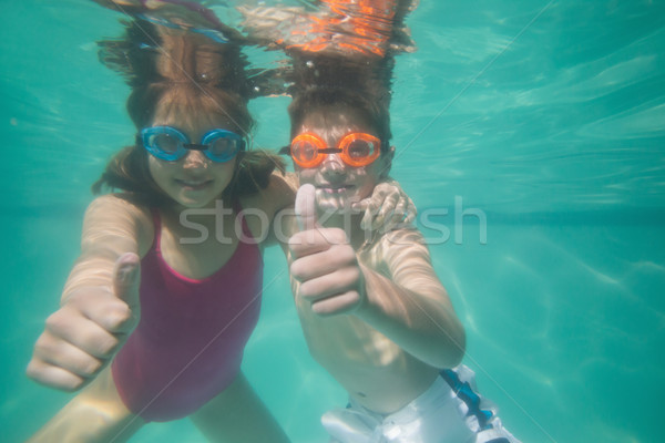 Cute dzieci stwarzające podwodne basen wypoczynku Zdjęcia stock © wavebreak_media
