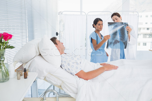 醫生 檢查 X射線 醫院 房間 女子 商業照片 © wavebreak_media