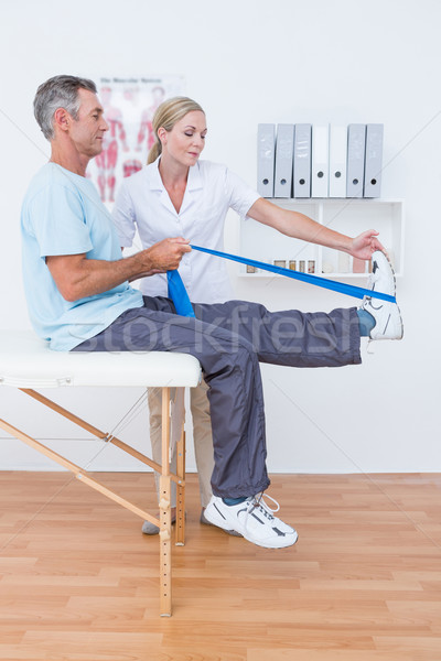 Foto stock: Médico · paciente · de · volta · pernas · médico