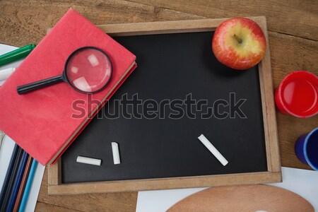 ストックフォト: 学用品 · リンゴ · 木製のテーブル · クローズアップ · 学校