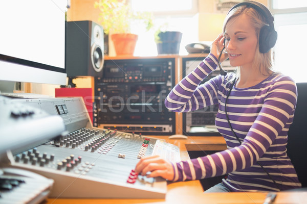 Stockfoto: Radio · gastheer · hoofdtelefoon · geluid · mixer