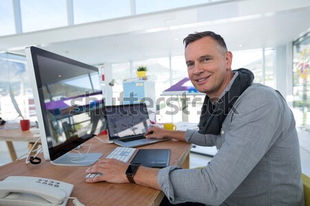 Foto d'archivio: Maschio · executive · lavoro · computer · desk · ufficio