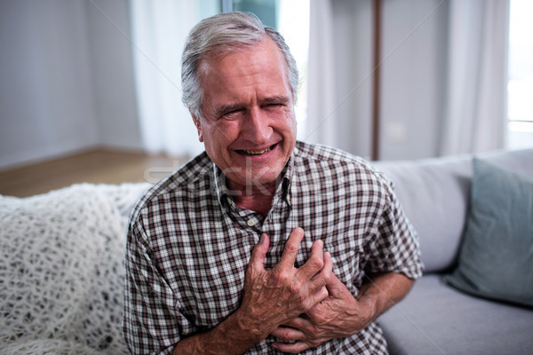 Сток-фото: старший · человека · страдание · сердечный · приступ · домой · гостиной