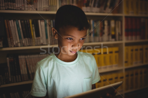 Wenig Junge Tablet Bibliothek Zimmer dunkel Stock foto © wavebreak_media