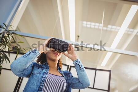 Ver executivo virtual realidade Foto stock © wavebreak_media