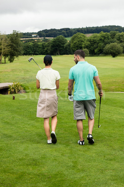 Casal caminhada campo de golfe grama caderno Foto stock © wavebreak_media