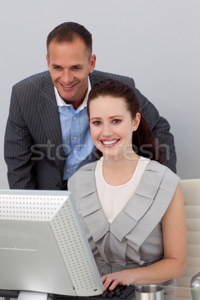 Stockfoto: Charmant · zakenman · helpen · collega · computer · vrouw