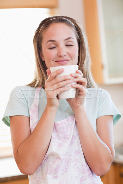 Porträt ruhig Frau trinken Tasse Tee Stock foto © wavebreak_media