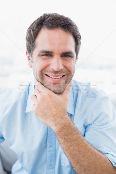 Sonriendo hombre guapo mirando cámara casa salón Foto stock © wavebreak_media