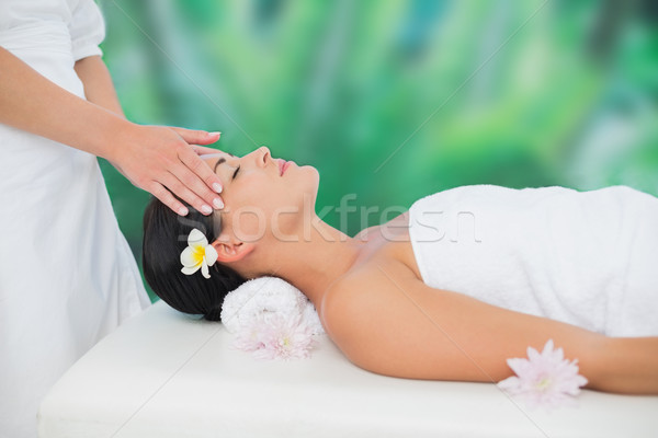 [[stock_photo]]: Belle · brunette · tête · massage · luxe