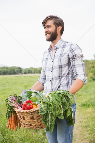 élégant agriculteur panier homme [[stock_photo]] © wavebreak_media