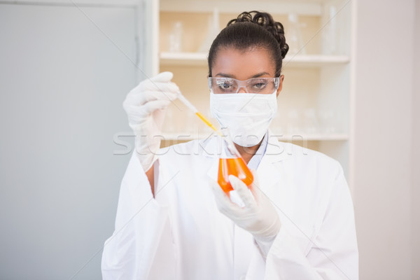 Foto stock: Concentrado · científico · examinar · naranja · fluido · médicos