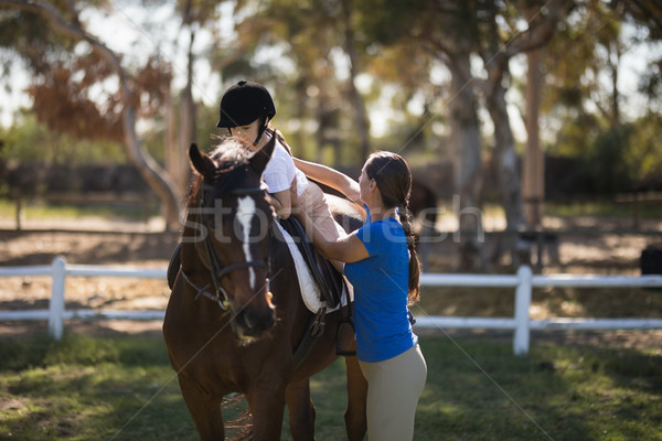 вид сбоку женщины жокей сестра сидят лошади Сток-фото © wavebreak_media