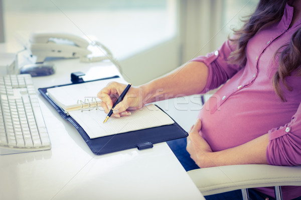 деловая женщина Дать дневнике беременна столе Министерство внутренних дел Сток-фото © wavebreak_media